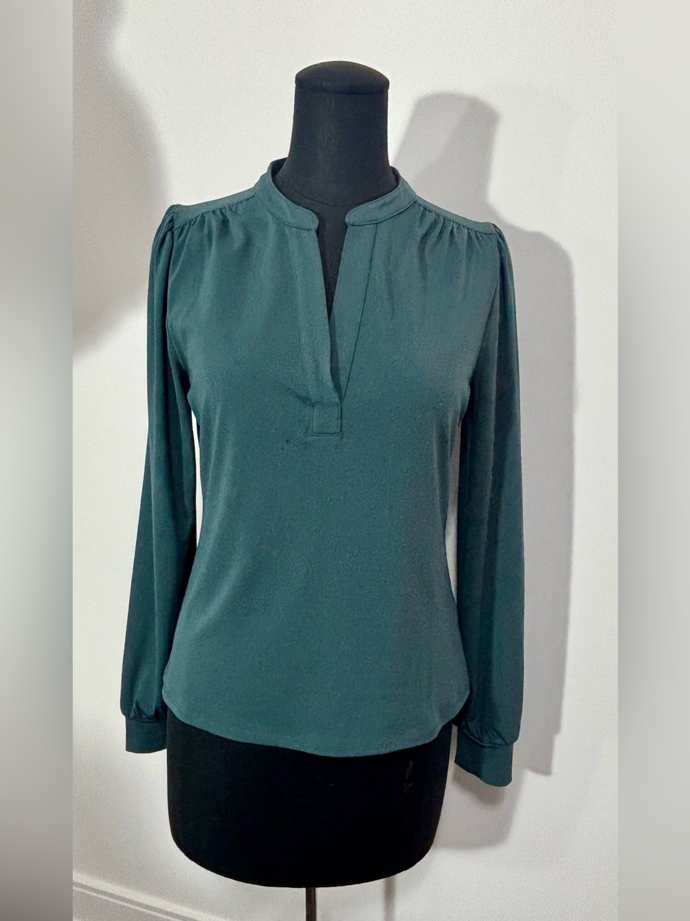RW&CO. Teal Split-V Neck Long Sleeve Blouse